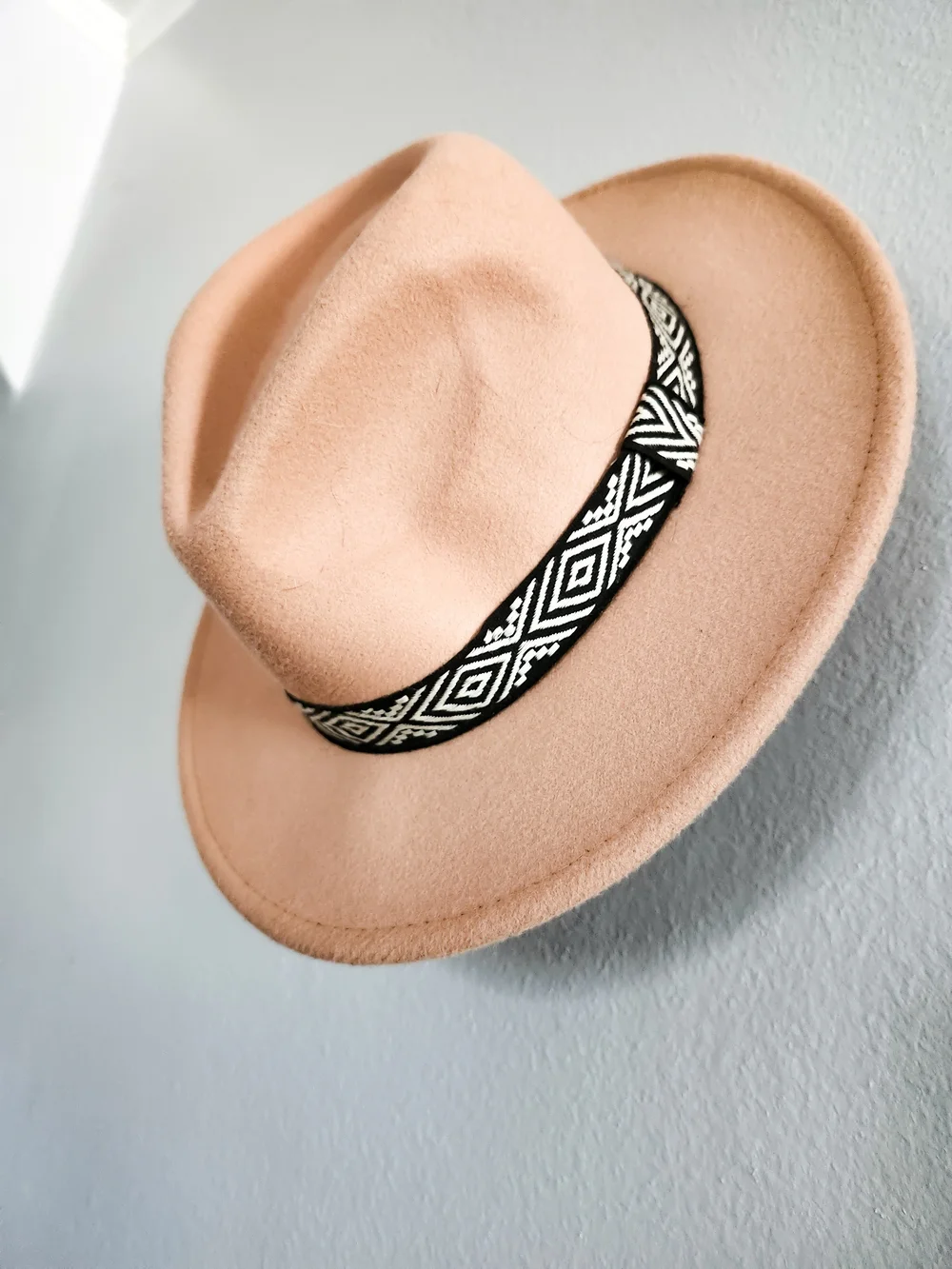 Western Cowboy Hat Beige WidWomen’s Felt Fedora Hat in Blush with Patterned Band